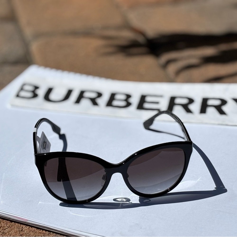 New Burberry Betty B4365-F 3977/8G Black Cat-Eye Sunglasses - Picture 12 of 16